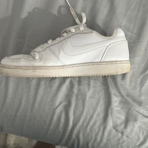White Nike women Shoes. Size: 8.5